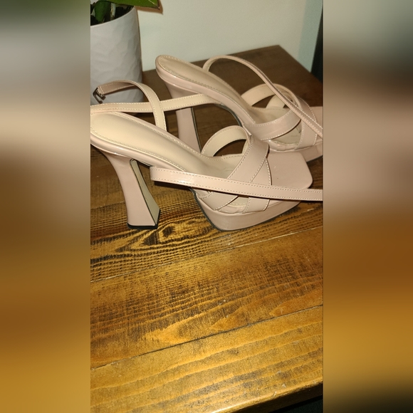 Shoes - Picture 5 of 6